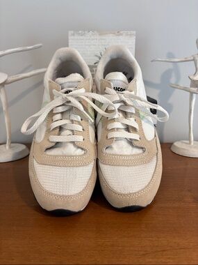 Saucony Women's Beige White Sneakers with Pastel Accents
